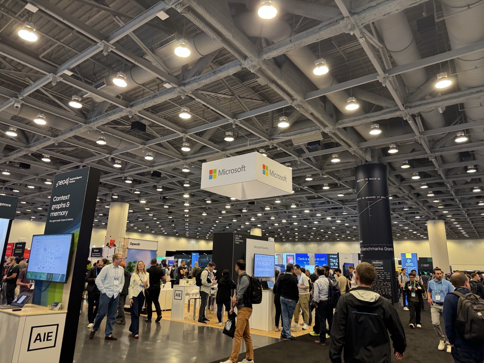大企業からスタートアップまでブースが並ぶExpo会場